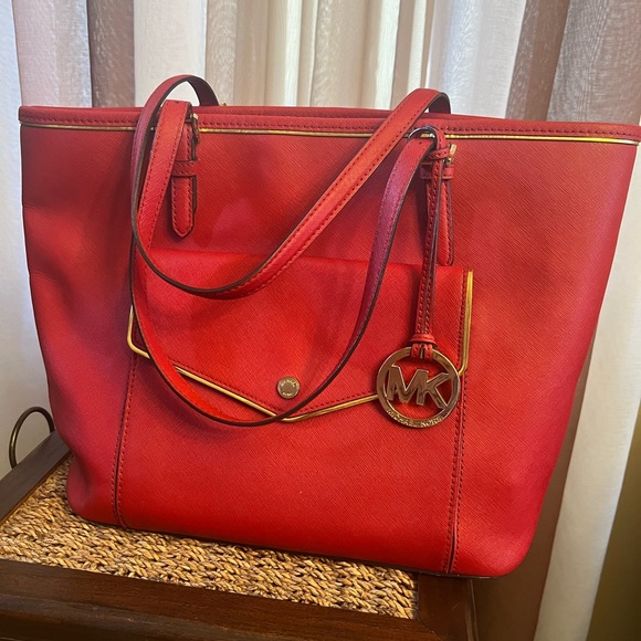 Michael Kors TOTE❤️❤️❤️❤️❤️❤️ RED! - Picture 1 of 5